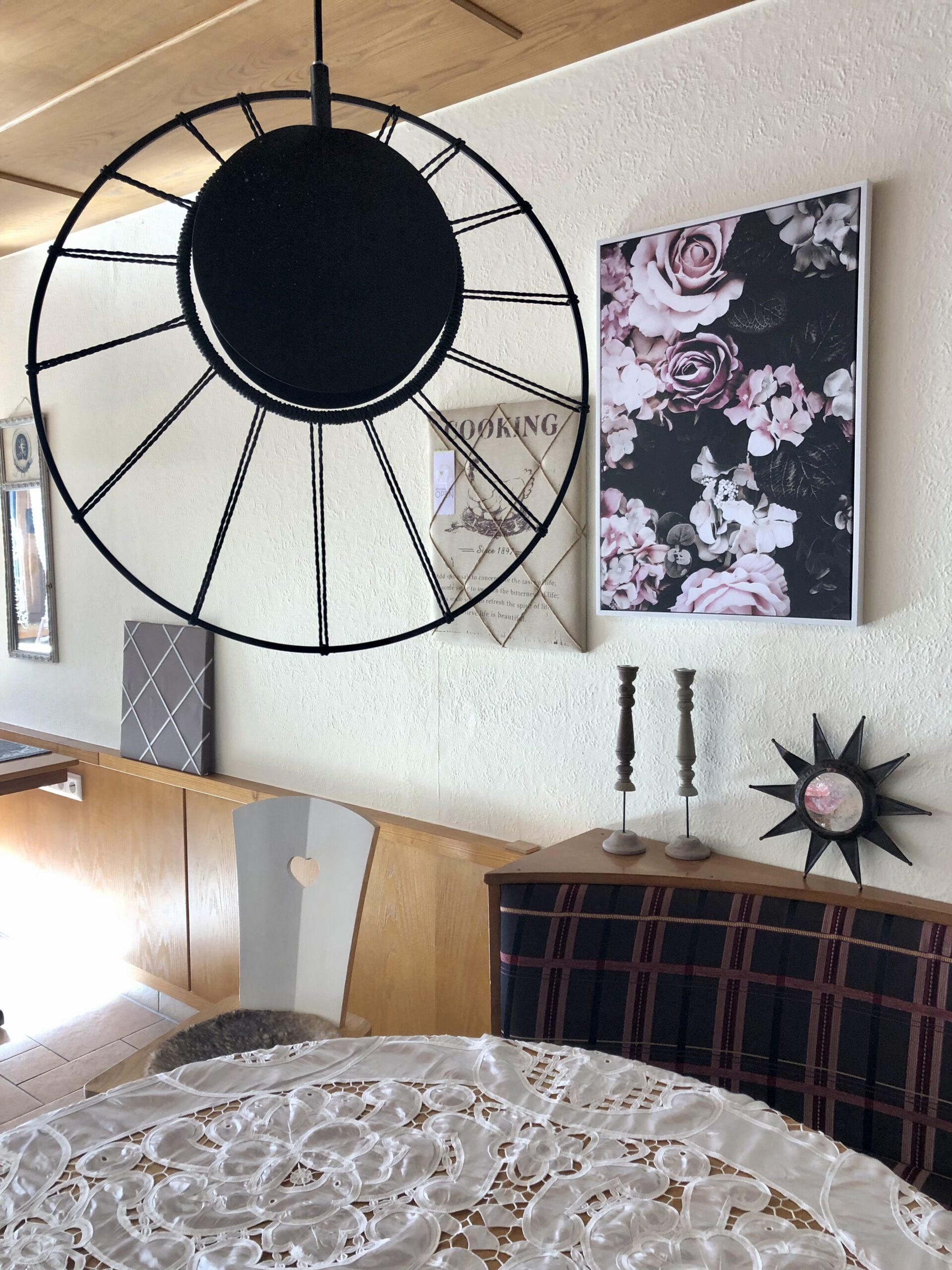 Lampe und Bild in Stube